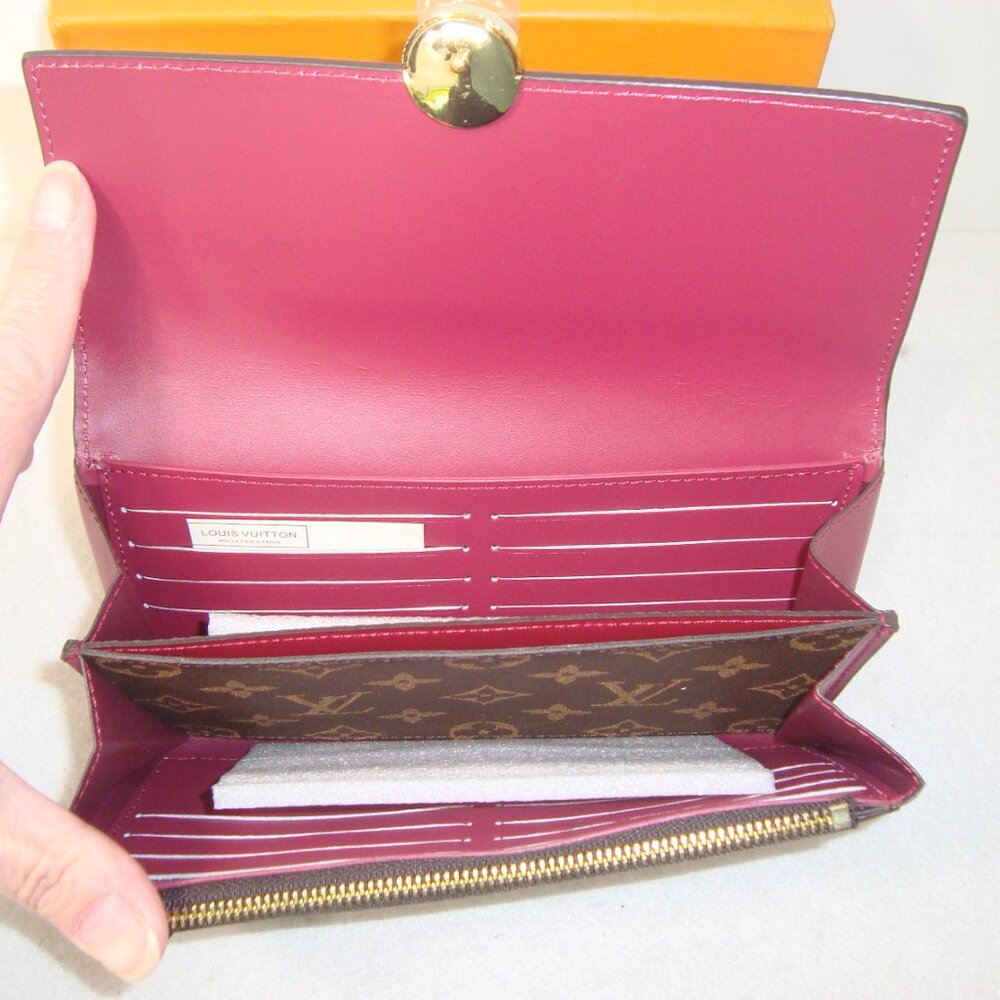 Designer-Look Wallet (Make Offer) - Picture 3 of 12